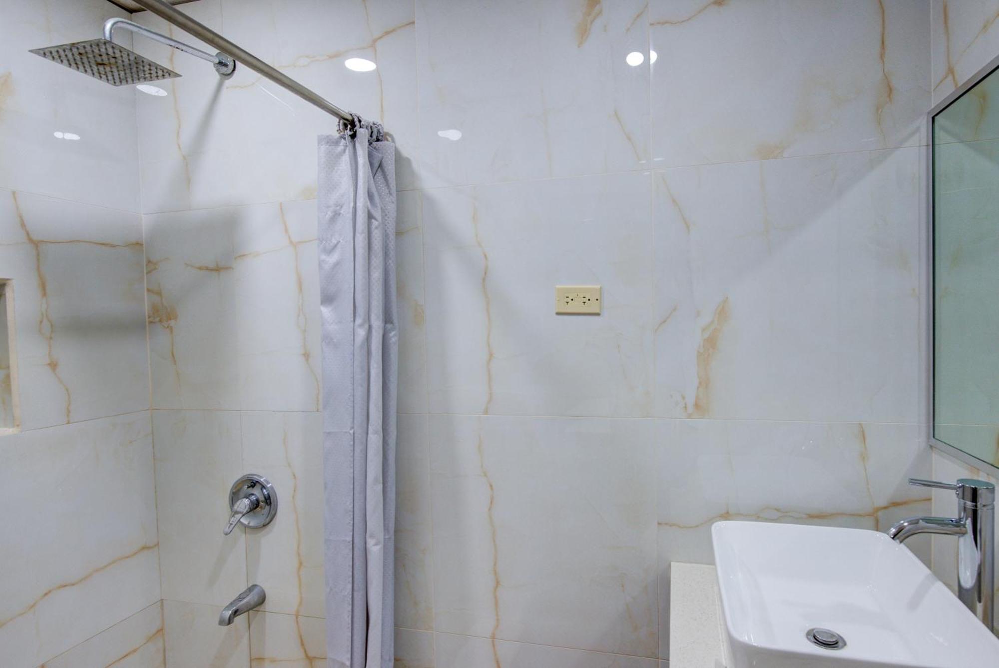 Airport Suites Hotel Piarco Exterior foto